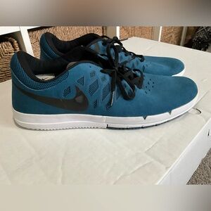 Nike Men's Teal and Black Sneakers